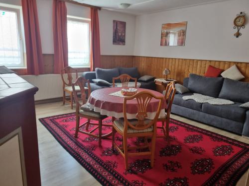 1601haus-wacker-superior-apartment-wohnessbereich